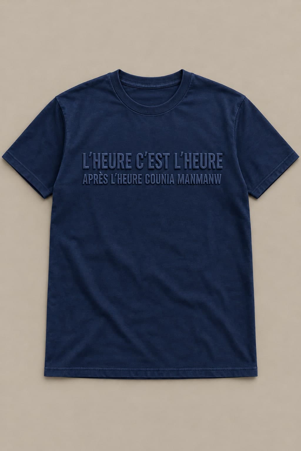 T-shirt Après l'heure embossé ton sur ton, coloris bleu nuit, à plat, vu de face